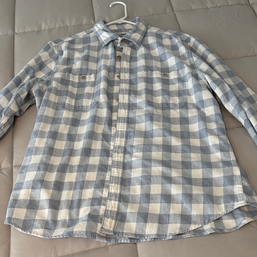 Casual Blue and White Plaid Flannel Button-Down Shirt